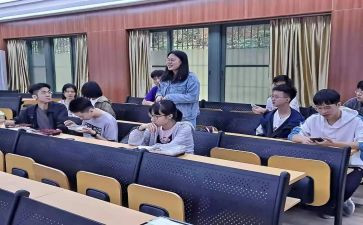 小学一年级副班主任工作学期总结推荐5篇